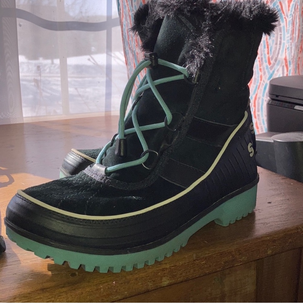 Black Sorel Boots